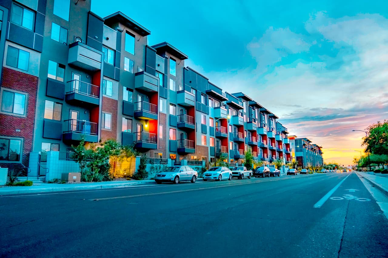 <b>Puesto 20. Chandler, Arizona</b>.
<br>
<br>Valor promedio de la vivienda en febrero de 2020: 344,064 dólares.
<br>
<br>Valor promedio de la vivienda en enero de 2021: 395,746 dólares. 
<br>
<br>Cambio bruto durante la pandemia: + 51,682 dólares.
<br>
<br>Porcentaje de cambio: 15.02%.
<br>