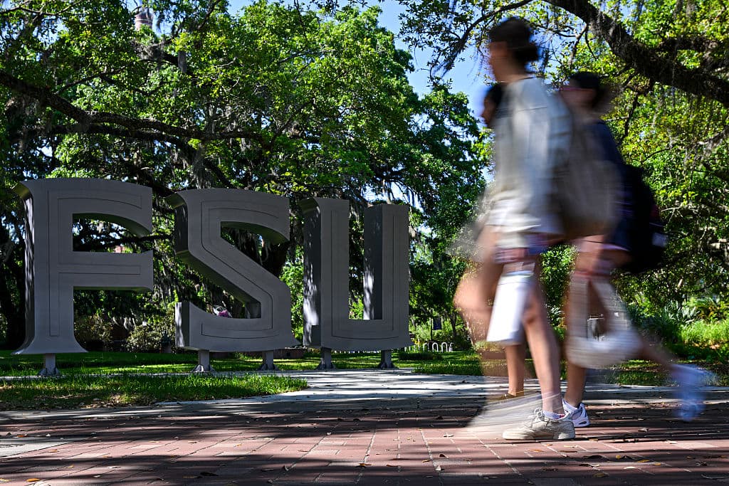 <b>Suspensión de la rutina universitaria: </b>La cancelación de clases y eventos deportivos hasta el fin de semana contribuyó a detener el ritmo habitual de la universidad, generando un espacio para la reflexión, pero también acentuando la sensación de vacío.
