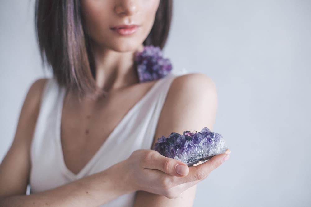 La amatista es otra de las piedras elementales para Capricornio, con su gran poder para equilibrar el cuerpo y el alma de la persona que la porte.