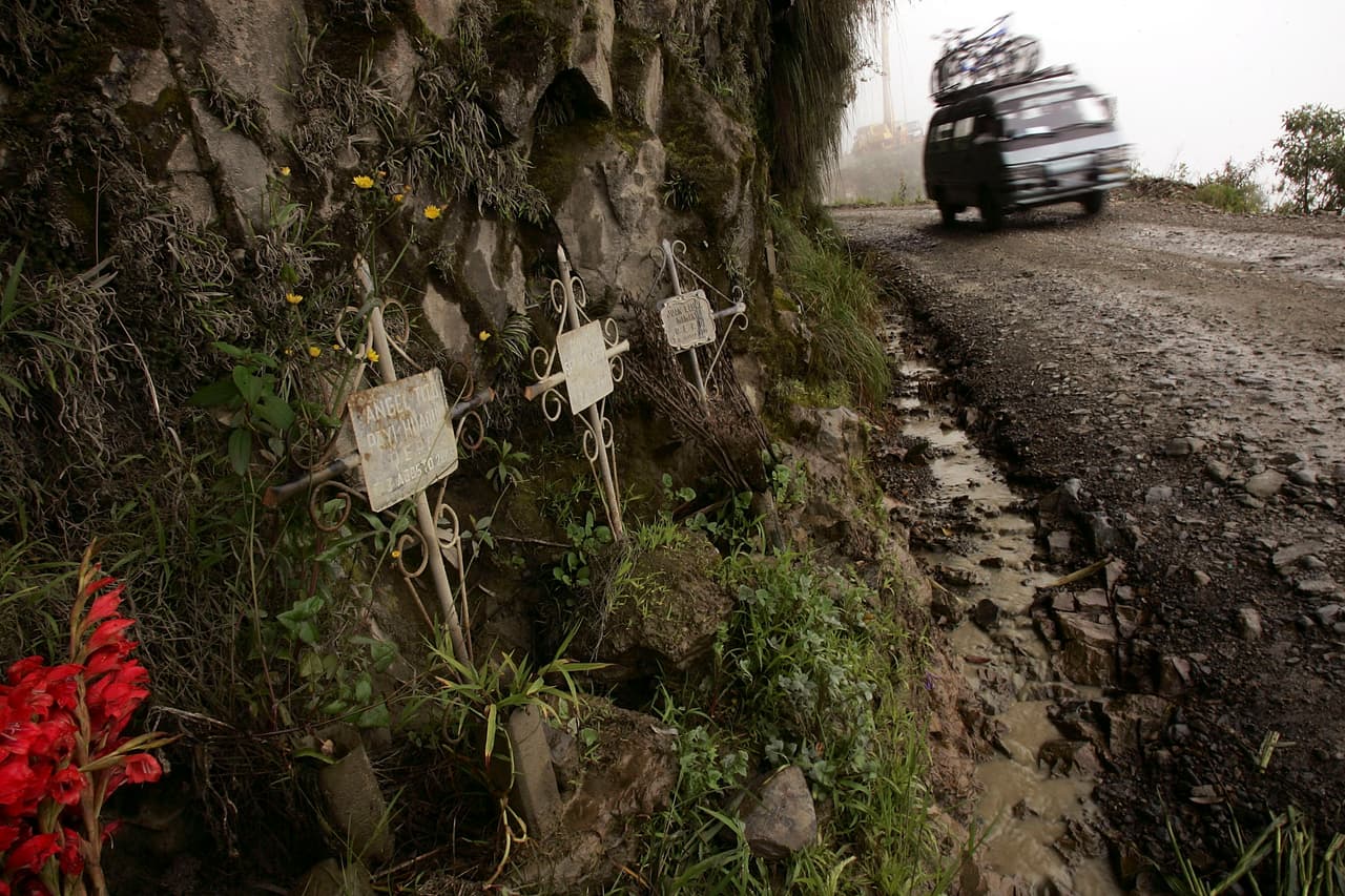 El planeta Tierra está repleto de caminos y carreteras que a quien las recorra le pueden ofrecer vistas fascinantes, maravillosas. Sin embargo, hay otros puntos del mundo donde se puede ver lo opuesto: les ofrecemos este ranking que publicó History Garage sobre los cinco caminos más aterradores.