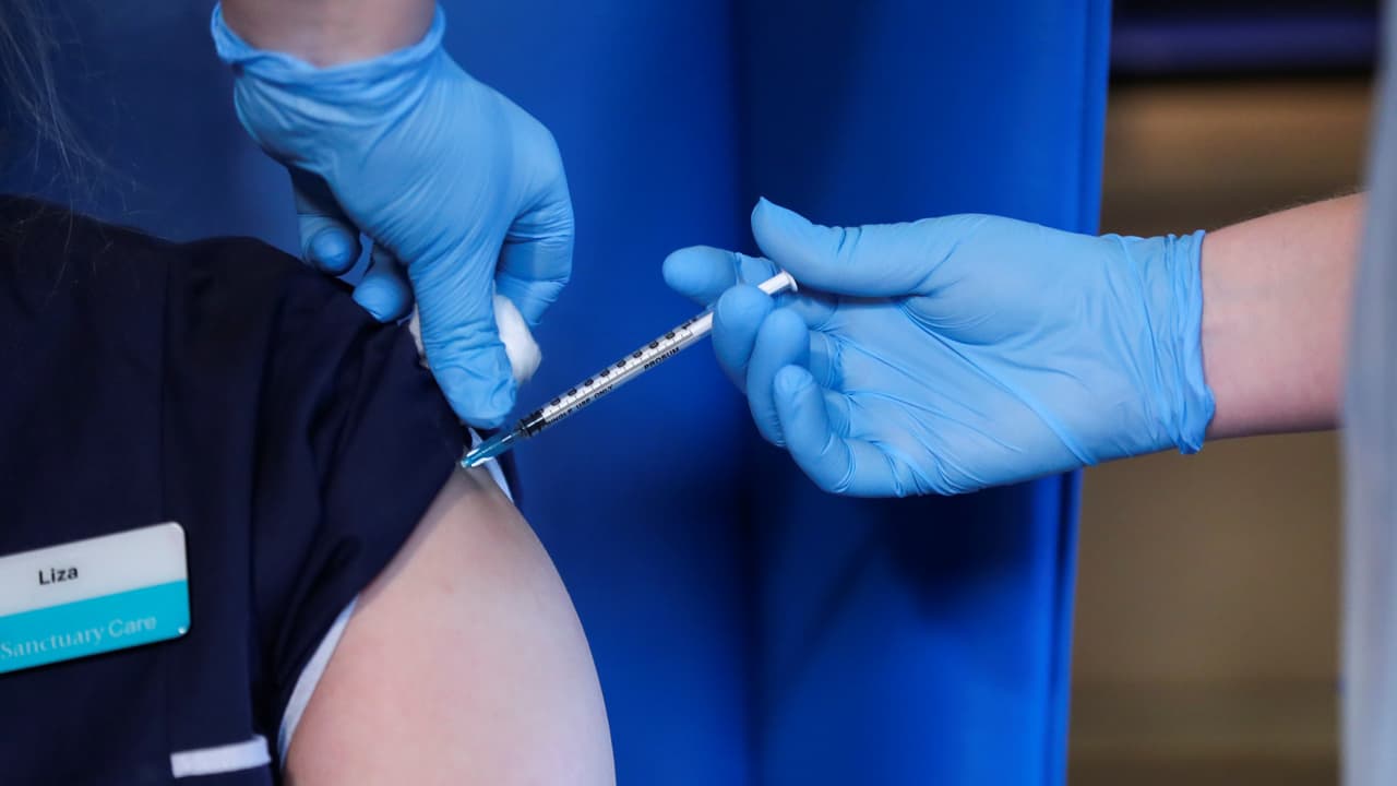 ¿Desconfías de la vacuna contra el coronavirus? Respondemos a tus inquietudes 