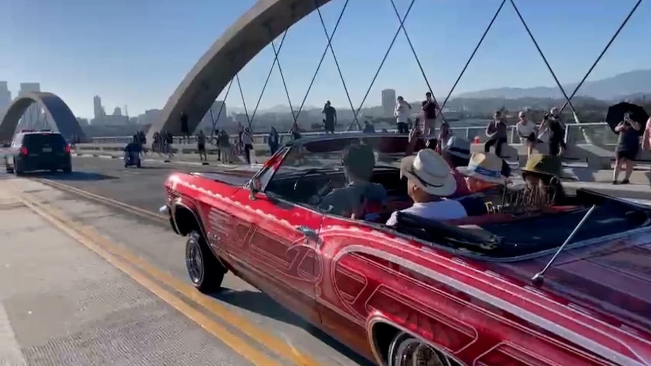 'Lowriders' inauguran millonario viaducto que conecta al Este con el centro de LA