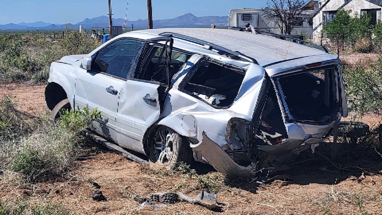 El incidente tuvo lugar el martes 29 de agosto, aproximadamente a las 8:50 am, cuando la Oficina del Sheriff del condado de Cochise fue informada de una camioneta de color gris que había recogido a varios inmigrantes indocumentados en la intersección de la autopista 80 y la autopista central en Douglas.