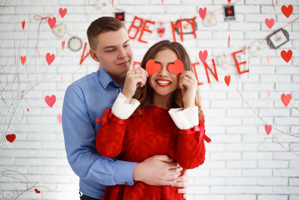 <b>ACUARIO</b>
<br>Es un San Valentín en el que estarás muy cariñoso y empático, buscando consentir a tu pareja en todo lo que quiera. Ahora sí que será un día en el que estarás diciendo, "Sí, mi vida, sí, mi cielo"...
