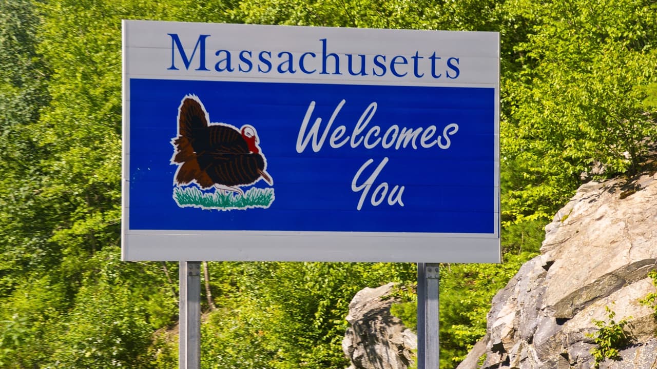 <h3 class="cms-h3-H3">7. Massachusetts (44)</h3>
<br>
<br>El más poblado entre todos los estado de la región de Nueva Inglaterra es el 40mo estado en la nación en términos de 
<b>costos de propiedad y reparación de vehículos</b>, el último en
<b> tráfico e infraestructura</b>, el cuartro en 
<b>seguridad vial</b> y noveno en 
<b>acceso a vehículos y su mantenimiento</b>.