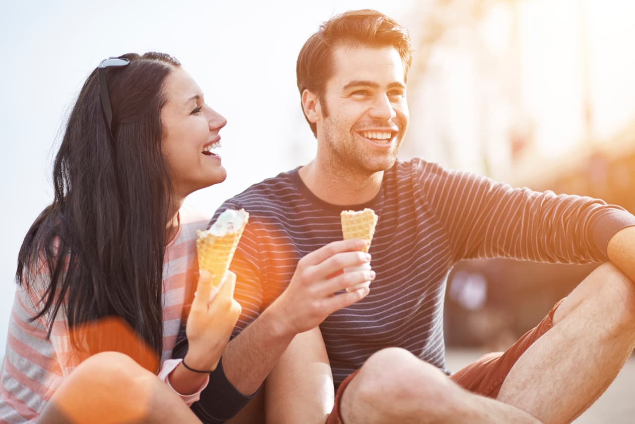 <b>Sagitario</b>
<br>
<b>Tu amor difícil pero no imposible totalmente suele ser Piscis.</b>
<br>Aunque te sientes bien junto a tu pareja pisciana porque admiras su empatía, su forma de ser sensible y humana, compasiva y empática, una vez terminados los primeros efluvios del encanto te sientes como “aprisionado” y deseas volar.