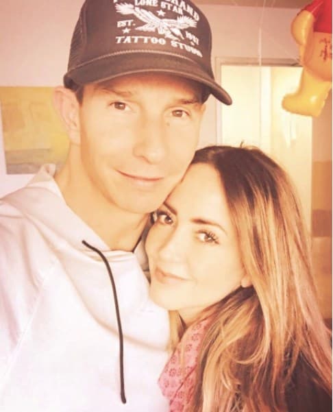 De acuerdo con la 
<b><a href="https://www.revistaclase.mx/gente-con-clase/la-historia-de-amor-de-erik-rubin-y-andrea-legarreta-19-anos-despues-de-casados">Revista Clase</a></b>, Legarreta y Rubín coincidieron en una discoteca de Acapulco y ahí los presentó un amigo en común.
<br>
