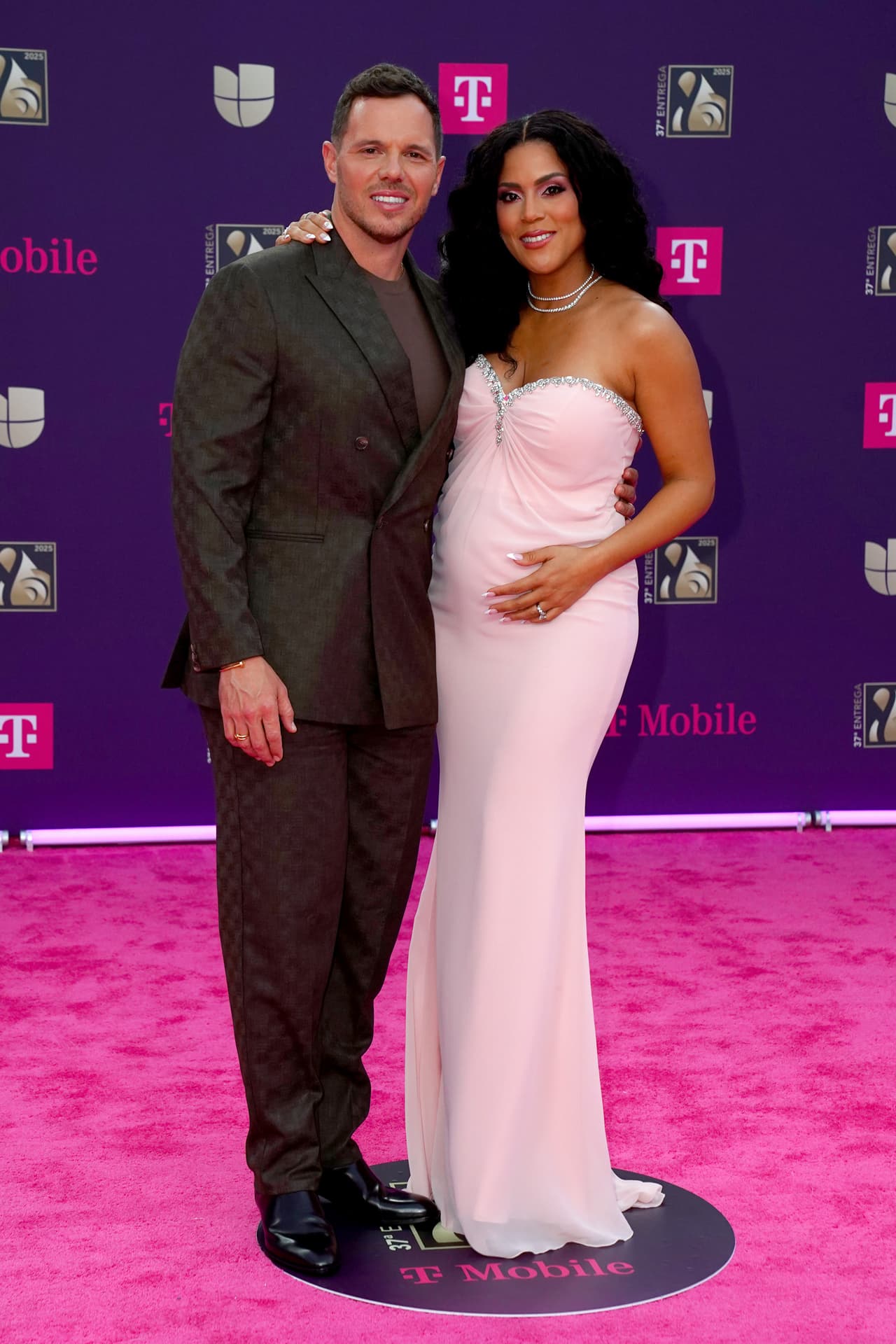 Parejas de famosos en Premios Lo Nuestro 2025