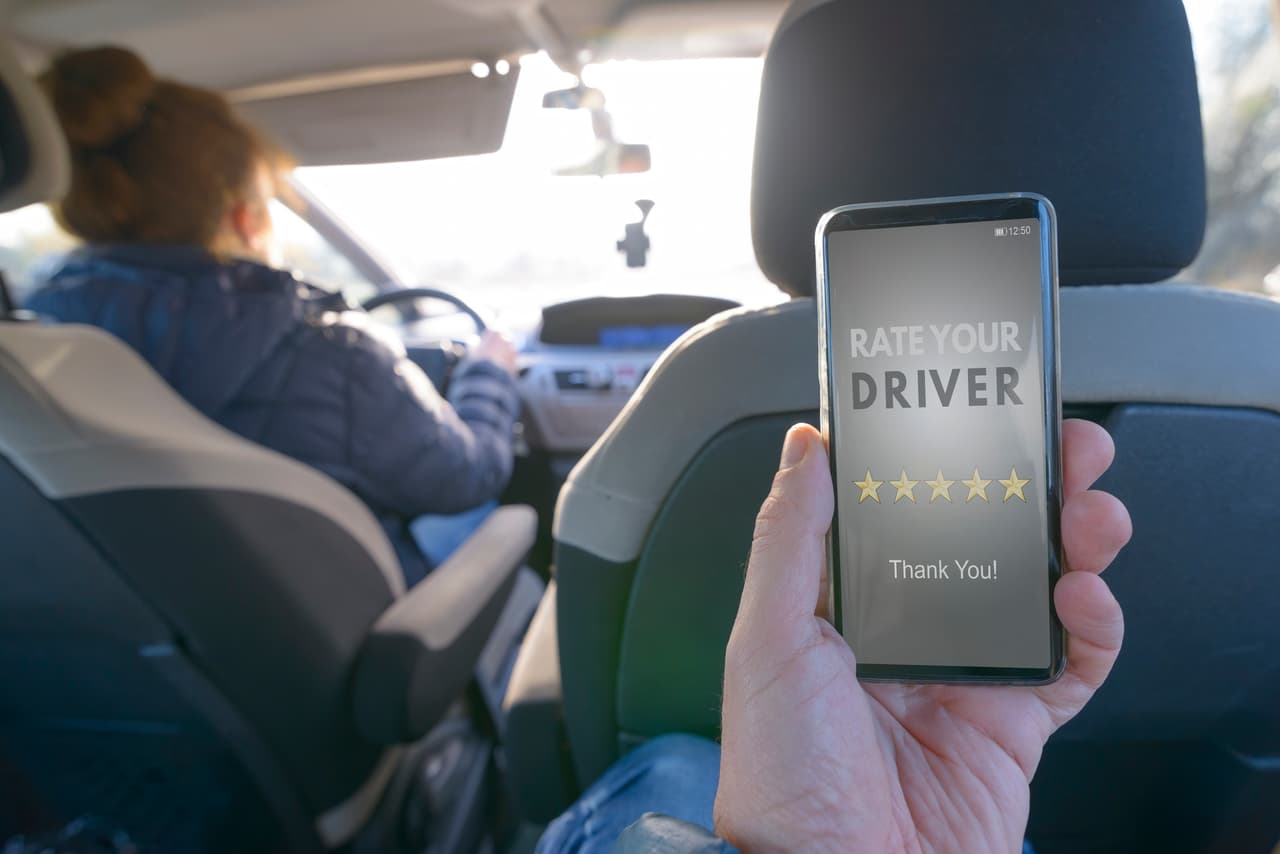 <b>Puesto 17. Conductores de vehículos de pasajeros (excepto conductores de autobuses).</b>
<br>
<br>Número de nuevos trabajos proyectados entre 2019 y 2029: 94,400.
<br>
<br>Salario promedio anual (2019): 31,340 dólares. 
<br>
<br>Estos empleados operan taxis y otros medios de transporte para llevar a las personas de un lugar a otro.