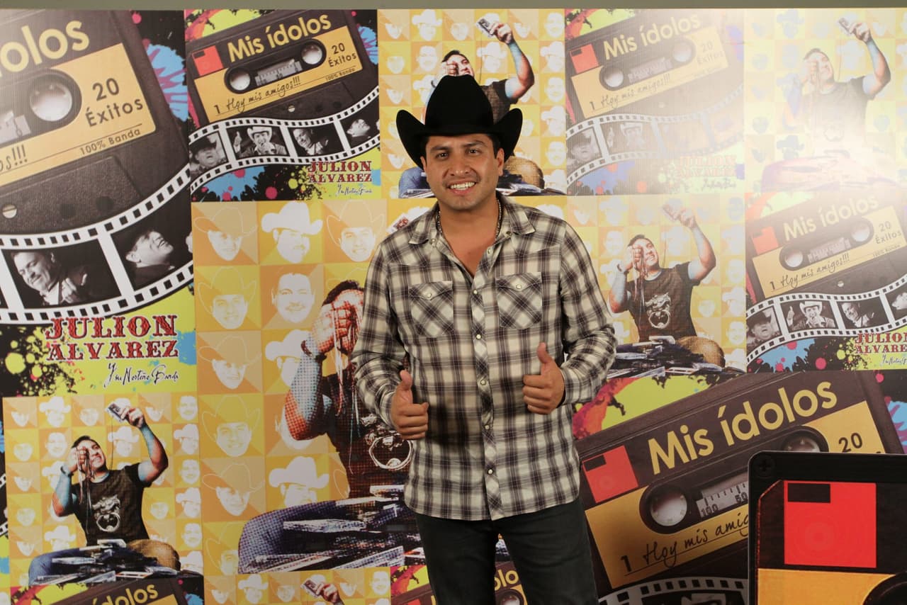 A sus 34 años, Julión es uno de los cantantes más importantes en Estados Unidos y México.