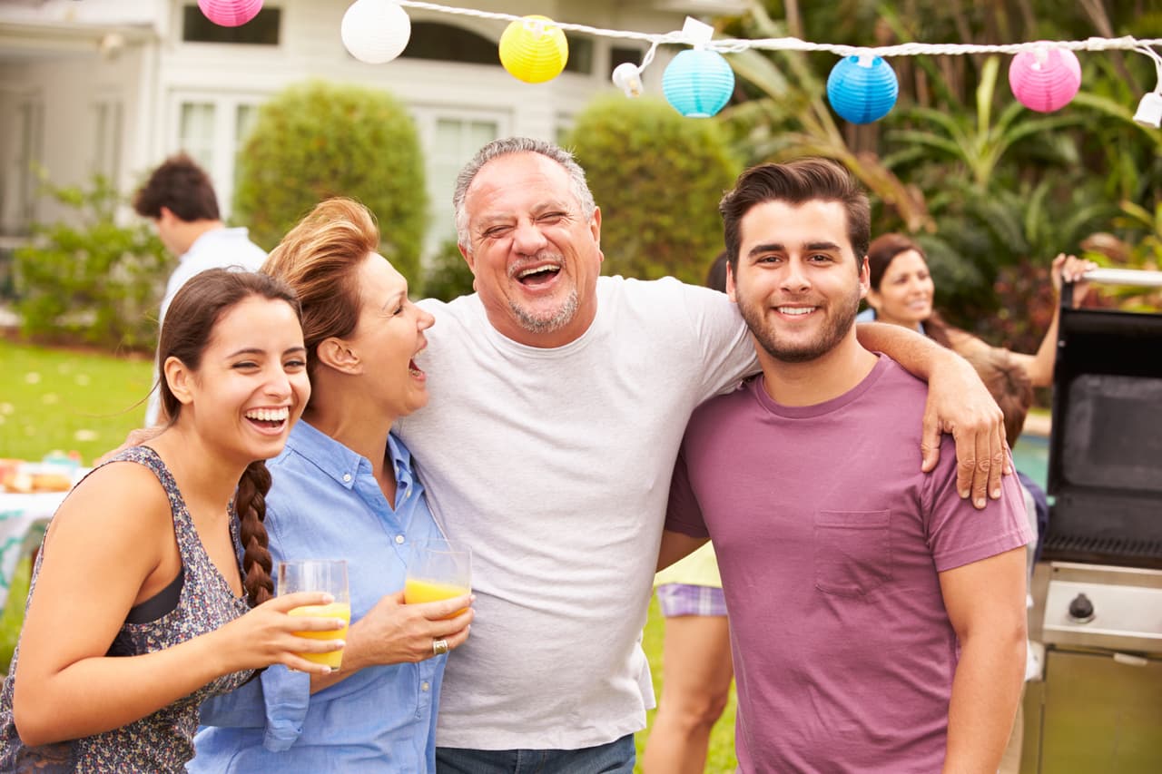 Decoración ‘trendy’ y hecha a mano. Empapelado de fiesta. Con simples globos, puedes crear un ambiente muy ‘cool’ en tu hogar.