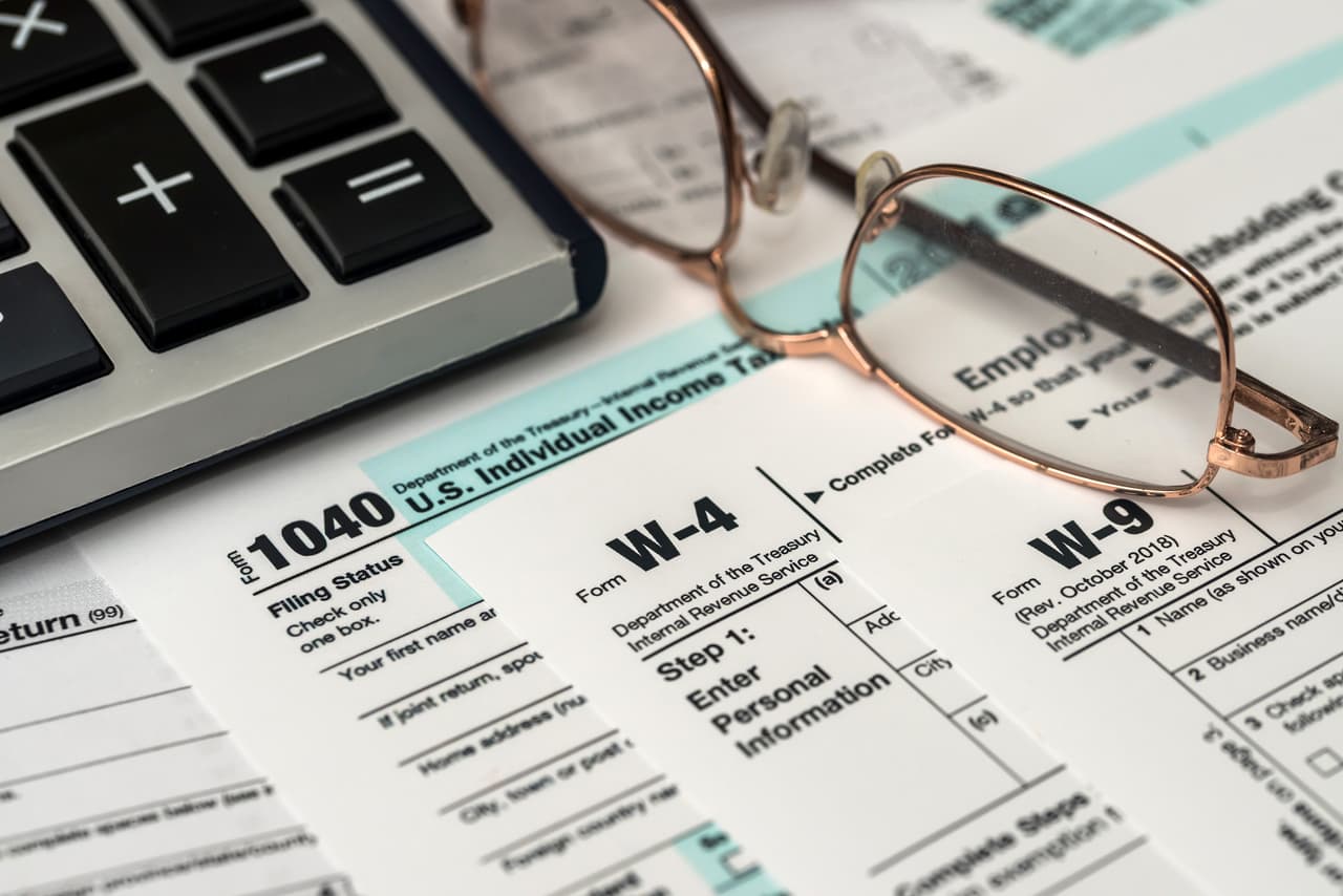 Más de 20 estados también tienen un programa estatal de Free File a base de una asociación federal que significa que muchos contribuyentes son elegibles para la preparación gratuita en línea de sus impuestos federales y estatales.