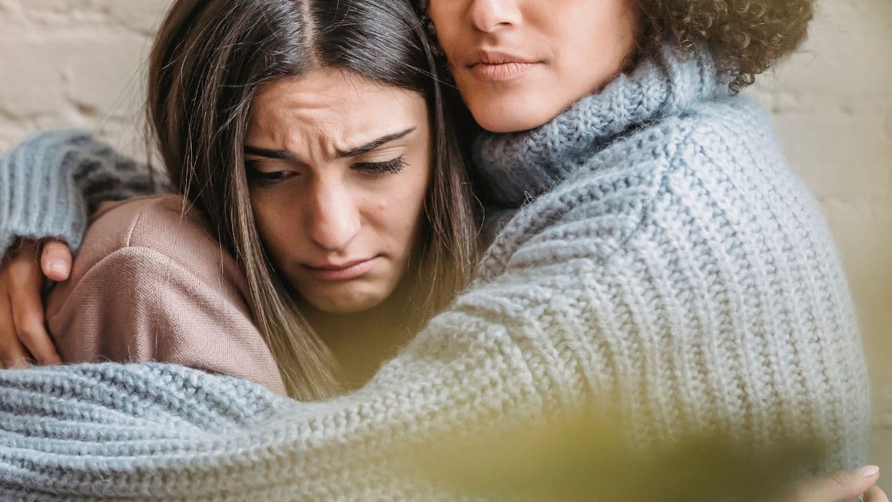 Cómo ayudar a un ser querido en depresión: Consejos para identificarla y hablar sobre ella