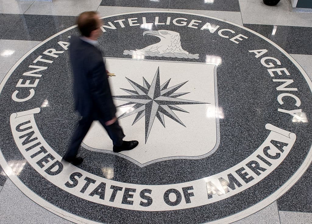 La CIA lleva años recopilando información de estadounidenses en programas secretos de vigilancia masiva, según dos senadores