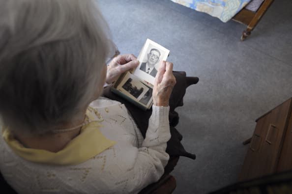 Hay un nuevo fármaco aprobado contra el Alzheimer, pero es extremadamente caro