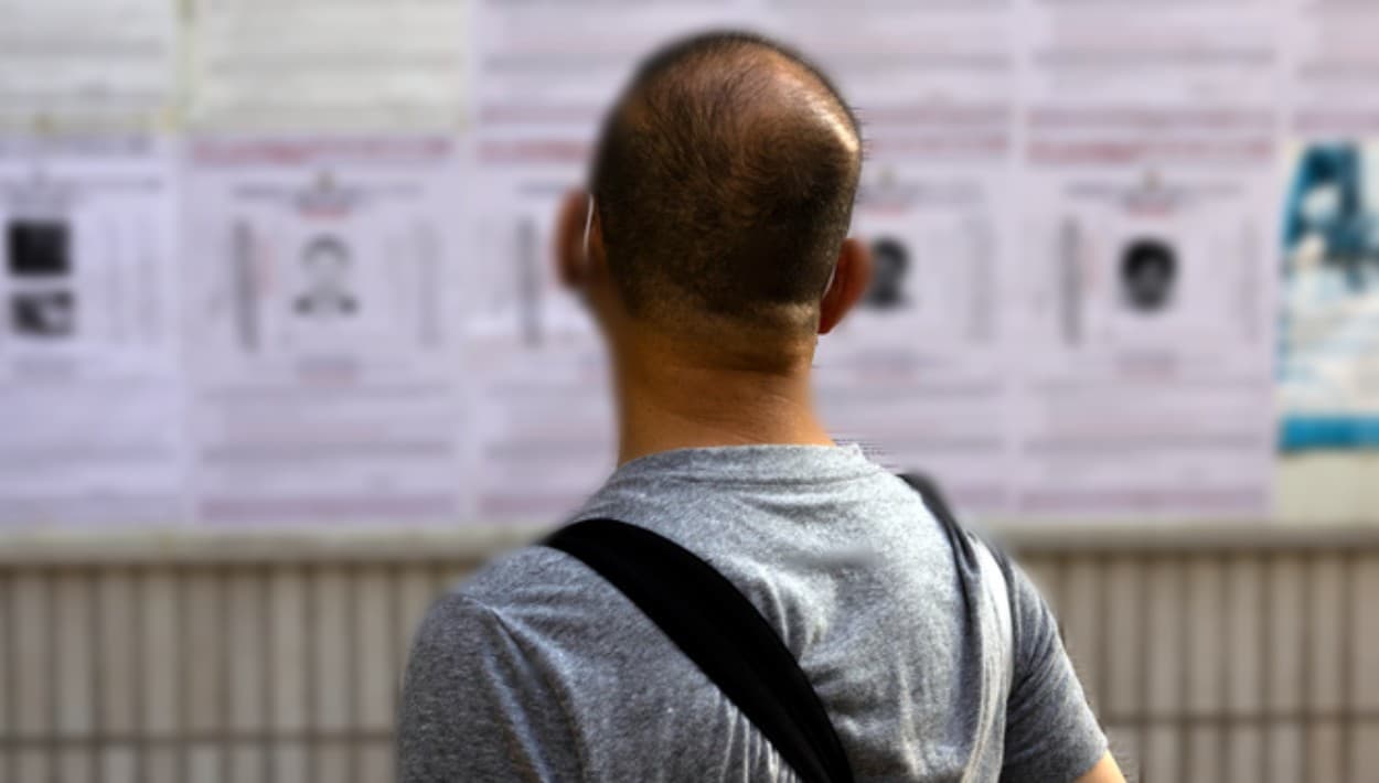 Para poder 
<b>optar a las recompensas</b>, las personas que sepan 
<b>dónde está alguno de estos fugitivos</b> deben ofrecer 
<b>la información a las autoridades</b> utilizando uno de los 
<b>siguientes métodos</b>:
<br>
<br>1. Llamar a la línea directa de
<b> Texas Crime Stoppers al 1-800-252-TIPS (8477).</b>
<br>
<br>2. Enviar una denuncia a través del 
<b>sitio web de los 10 más buscados de Texas.</b> 
<br>
<br>2. Hacer la denuncia a través de la página de Facebook.
<br>
<br>3. Enviar
<b> una denuncia a través de la aplicación móvil del DPS.</b>
<br>
<br>Todas las denuncias son anónimas, independientemente de cómo se envíen, 
<b>y a los denunciantes se les proporcionará un número de denuncia en lugar de utilizar un nombre.</b>