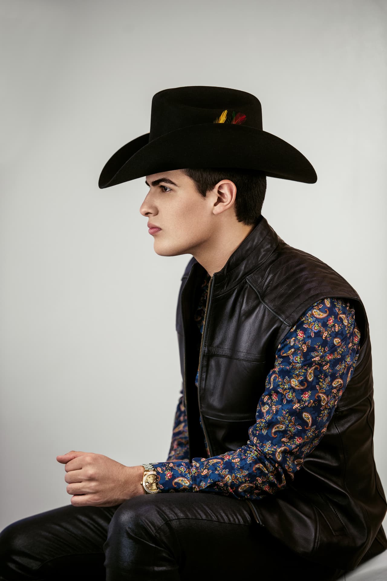<b><span class="cms-h3-H3">Adriel Favela</span></b>
<span class="cms-h3-H3">. </span>
<b><h3 class="cms-h3-H3">Nominaciones: 1 </h3>¿A qué está nominado?:</b> Colaboración del Año categoría general por el tema 'Tomen Nota' a dueto con Los Del Arroyo.