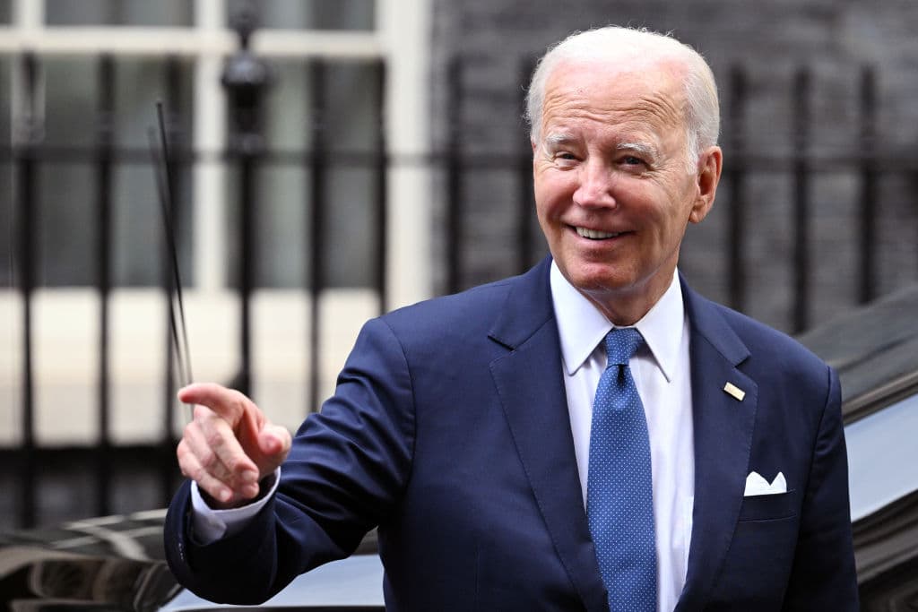 La campaña de Biden lanza un mensaje en 'spanglish' el primer día del Mes de la Herencia Hispana