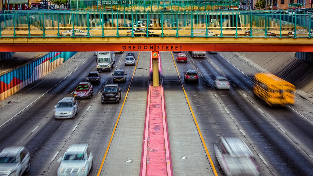 <b>Puesto 12: El Paso, Texas.</b> El tercer tema analizado es la seguridad en cada ciudad. Incluye el promedio de accidentes viales, la tasa de mortalidad en los accidentes, el uso de cinturón de seguridad, el número de autos sin seguro, la cantidad de robos de carros y el rigor de las autoridades en el castigo a los conductores bajo influencia de alcohol o drogas.
