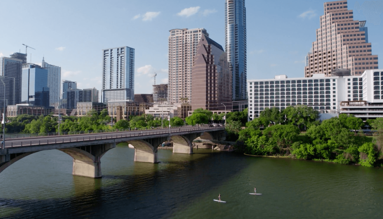Austin no fue la única ciudad de Texas que vio muchos camiones en movimiento. Los suburbios alrededor de Dallas-Fort Worth y College Station experimentaron el mayor crecimiento.