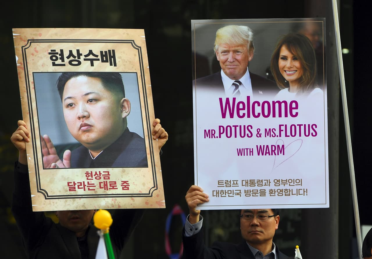 Una manifestación de apoyo a EEUU frente a la embajada del país se celebró en la capital surcoreana este lunes. Donald Trump llegará a Seúl, capital de Corea del Sur el 7 de noviembre. Corea del Norte será uno de los temas principales de los doce días que estará de gira el presidente. 
<br>