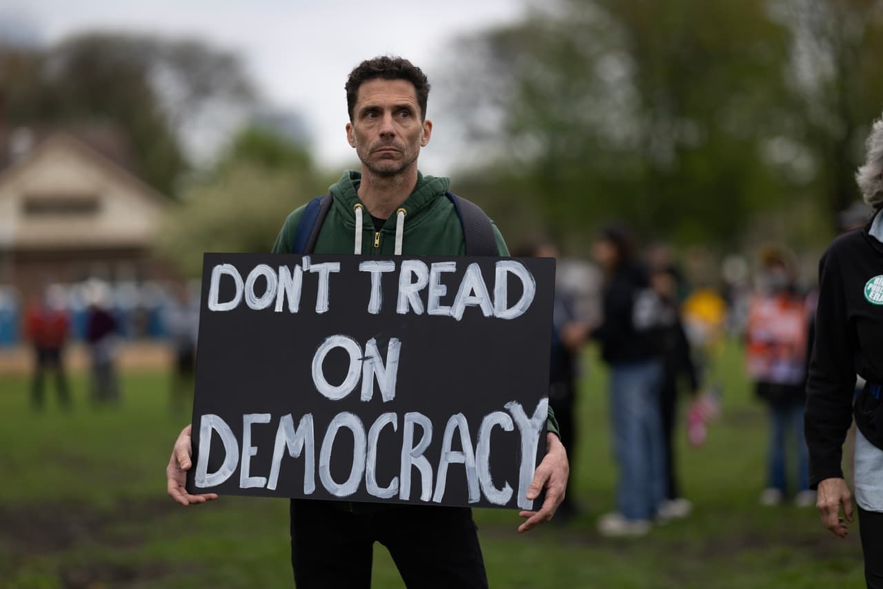 Muchas de las protestas se centran en denunciar el auge global de la política de extrema derecha. 
<br>