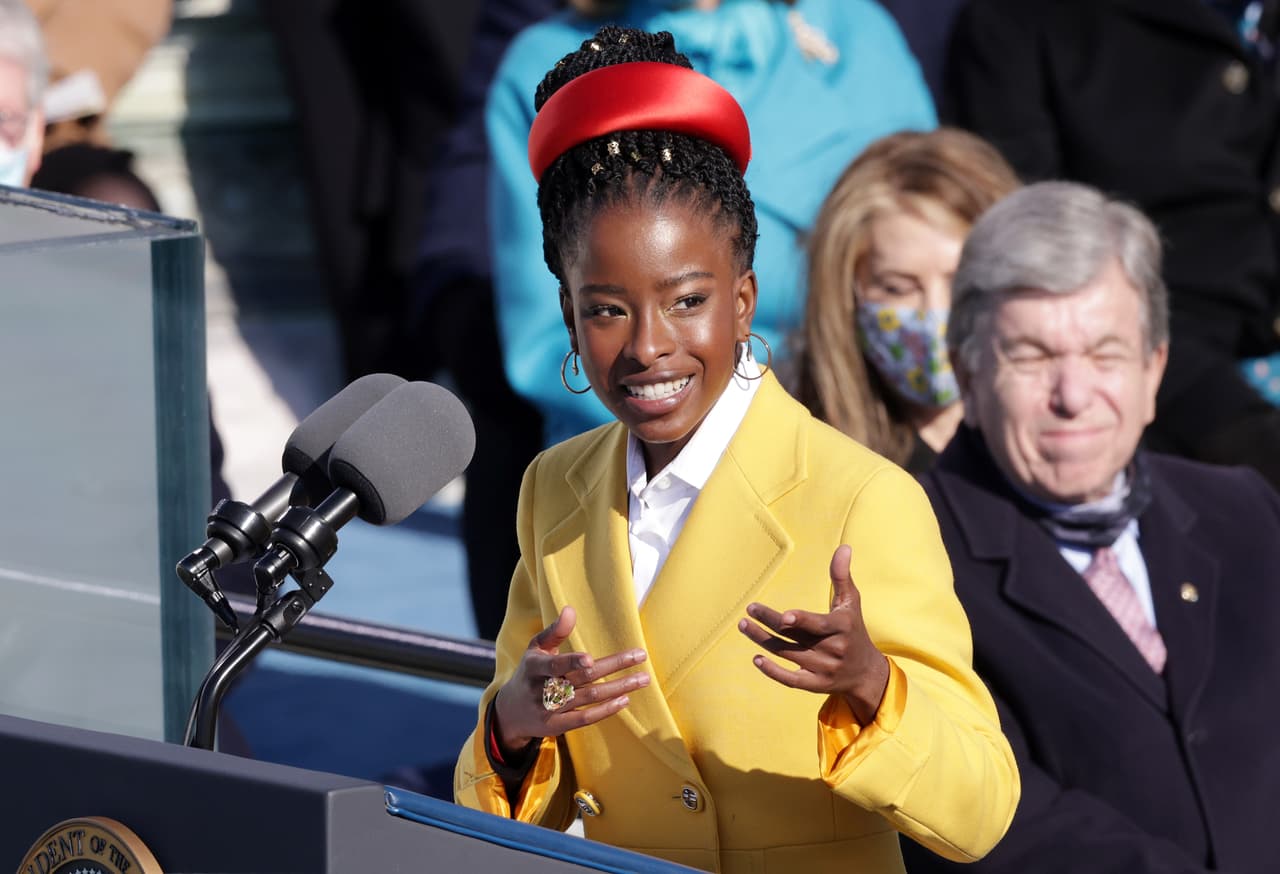 La poesía no ha escapado de la prohibición. El poema 'La colina que ascendemos', que fue recitado por su autora Amanda Gorman durante la toma de posesión del presidente Joe Biden fue censurado en un colegio de Florida, de acuerdo con varios medios locales y activistas.
