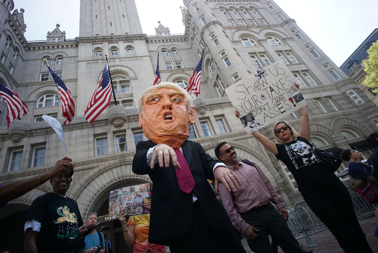 Washington DC, Nueva York, Chicago, Atlanta: las calles de varias ciudades de Estados Unidos se llenaron de manifestantes este sábado, para exigir que el presidente Donald Trump muestre sus declaraciones de impuestos.