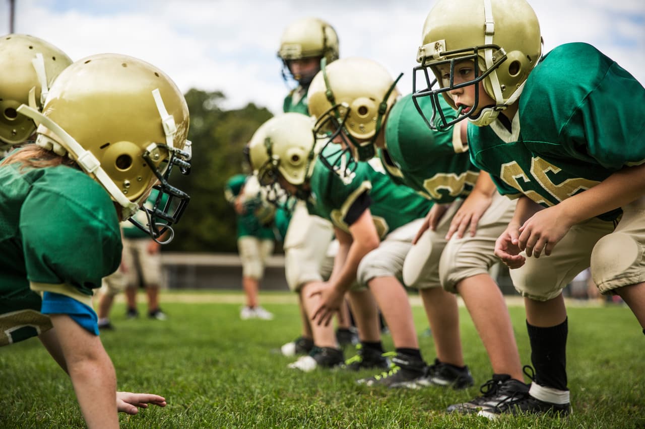 Este miércoles, legisladores de California debaten un proyecto de ley que busca prohibir el fútbol americano para niños menores de 12 años.