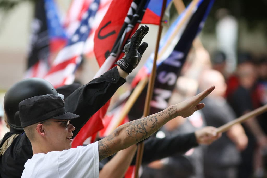 Qué es el 'gran reemplazo' y otras falsas ideas supremacistas tras las masacres de Buffalo y El Paso