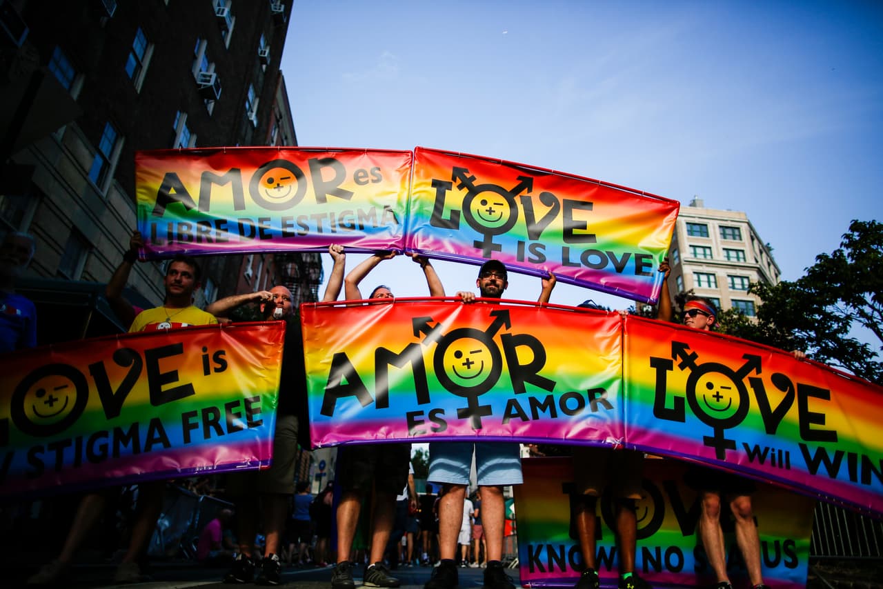 De forma general, este 50 aniversario de los sucesos de Stonewall ha unido a las diversas plataformas en una celebración masiva en Nueva York, que sirvió también como un llamado a la aceptación y a no estigmatizar el amor, a la vez que un reclamo por los derechos de la comunidad LGBTQ.