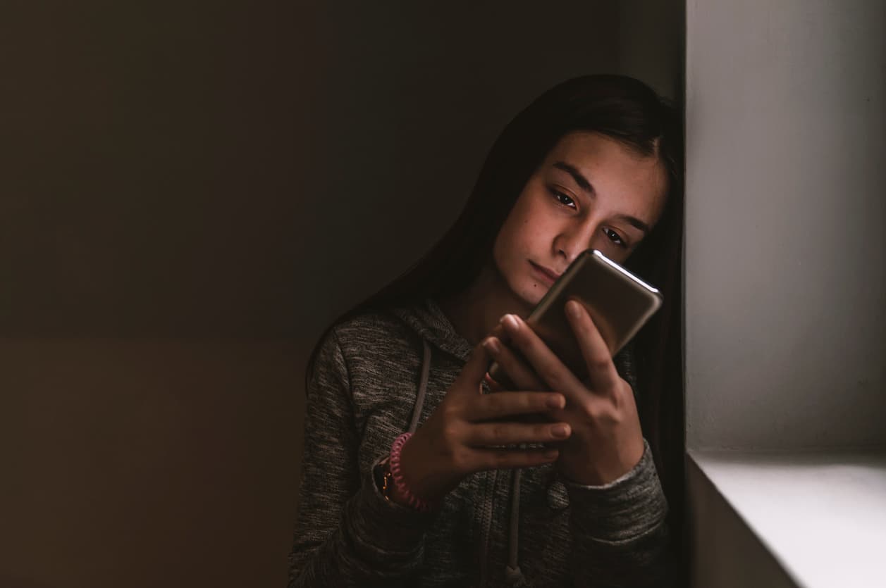 Aumentan delitos de sextorsión hacia adolescentes: Recomendaciones para mantenerlos a salvo