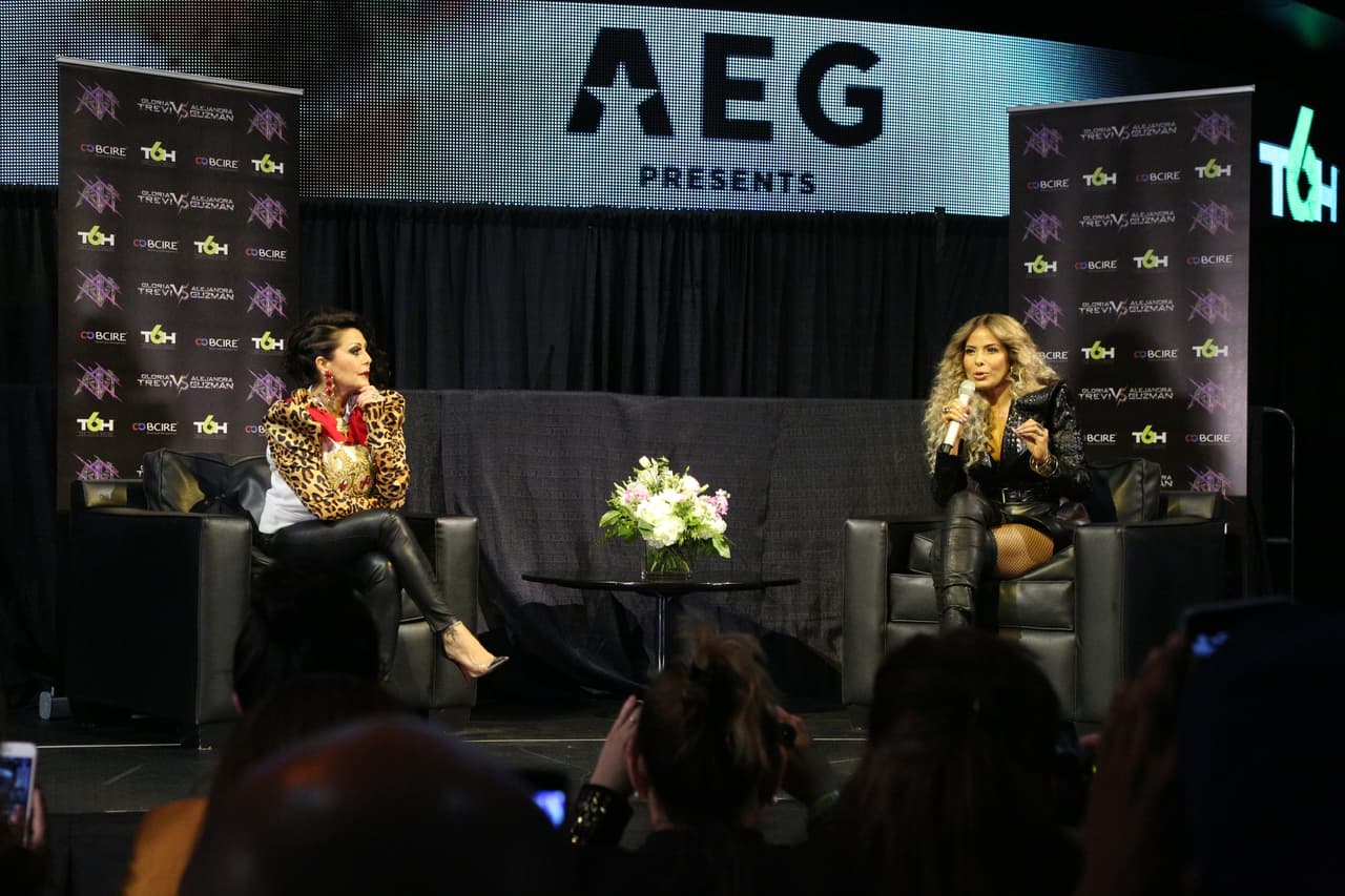 Alejandra Guzmán y Gloria Trevi respondieron a las preguntas de los medios que se dieron cita en la ciudad angelina para platicar acerca de su gira 'Versus'.