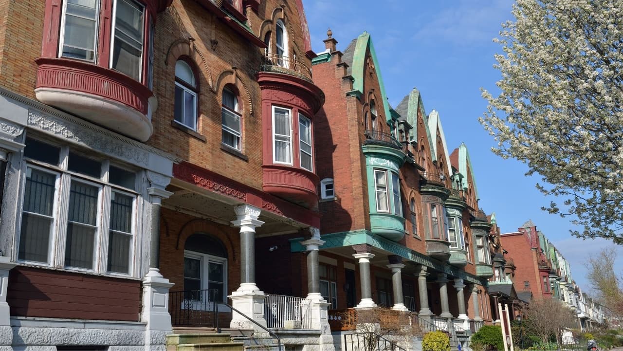 <b>Programas de vivienda pública y subvencionada que están disponibles: </b>PA Housing Search es una herramienta en línea administrada por agencias gubernamentales que le muestra listados de unidades de vivienda pública o subvencionada en su área. Las unidades de vivienda enumeradas están financiadas por el gobierno a través de Vivienda basada en proyectos de HUD, Vivienda de crédito fiscal para vivienda de bajos ingresos y programas de vivienda pública de la Autoridad de vivienda de Filadelfia. 🌐 
<a href="https://www.pahousingsearch.com/" target="_blank">pahousingsearch.com</a>. 📞 Para obtener ayuda en español, llame al 877-428-8844 de 9 a. m. a 8 p. m., de lunes a viernes.