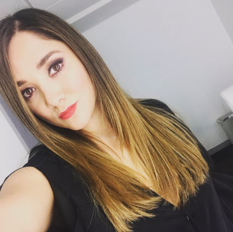 Pero no fue la única famosa con la que mantuvo una relación fugaz, según el portal 
<a href="https://www.vanguardia.com.mx/altairjaraboysherlyn%60golesdecarlosvela-503892.html">Vanguardia</a>, el futbolista fue captado besándose con 
<a href="http://www.univision.com/temas/sherlyn-gonzalez"><b>Sherlyn</b></a>.