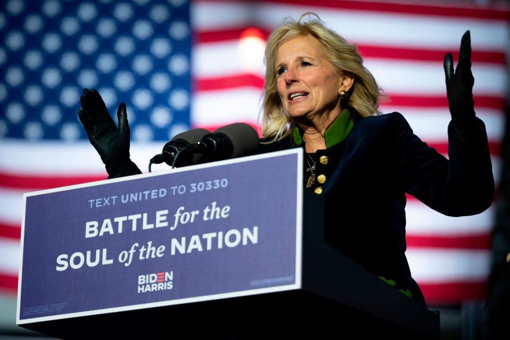 “Llámame cuando quieras”: Jill Biden, una primera dama cercana que hará historia al seguir enseñando