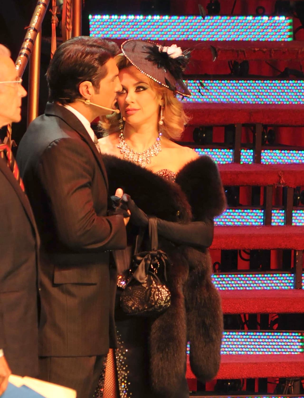 En julio del año 2011 se hizo público que 'La Chule' y el exfutbolista y actor 
<b><a href="https://www.univision.com/famosos/captan-a-aracely-arambula-y-arturo-carmona-cenando-juntos-y-se-reavivan-las-sospechas-de-recalentado-fotos" target="_blank">Arturo Carmona</a></b> sostenían un romance desde varios meses atrás. 
<br>