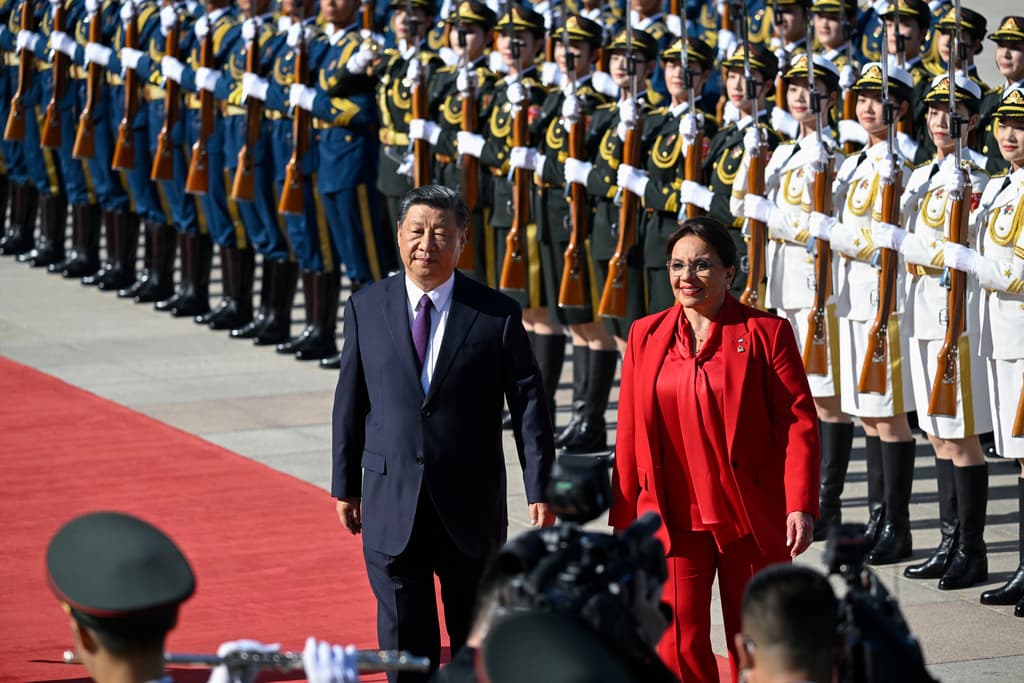 Cómo la creciente influencia de China en América Latina es una 'amenaza' para la normalización de sus relaciones con EEUU