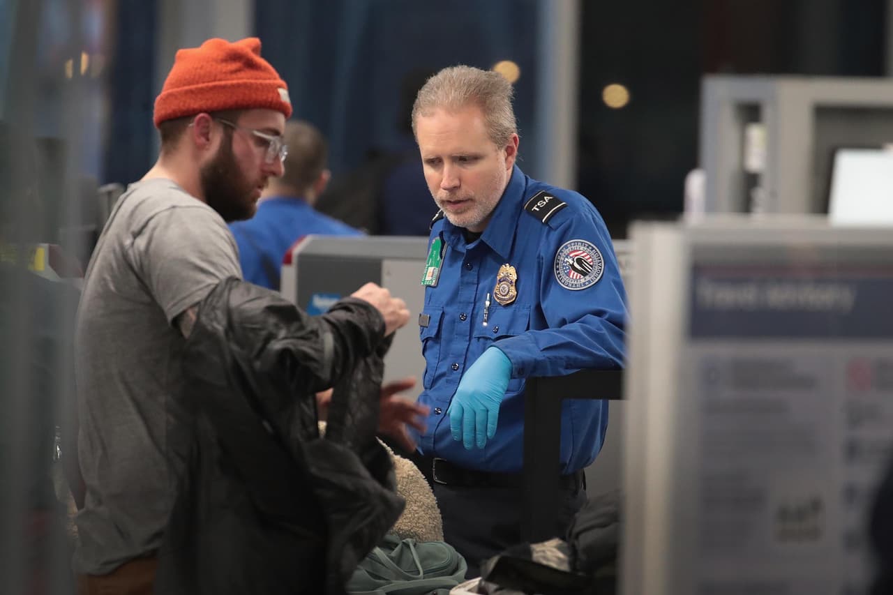 TSA dijo que, en promedio, se encontraron unas 12.1 armas al día y 85.2 por semana.