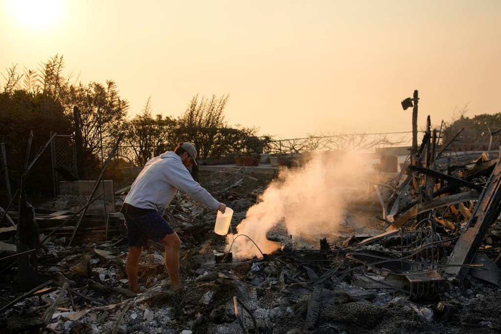 Pronostican más Vientos de Santa Ana: persiste riesgo de incendios en el sur de California por sequía
