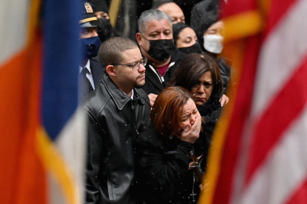 También recordaron, que desde niño el oficial 
<a href="https://www.univision.com/local/nueva-york-wxtv/jason-rivera-oficial-asesinado-en-harlem-sonaba-con-ser-policia" target="_blank">soñaba con ser policía</a> para "dejar una sonrisa" en la gente a quien ayudaba.