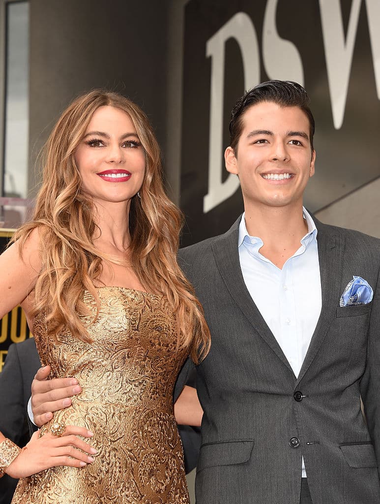 <b>Sofía Vergara</b> se casó con tan solo 18 años de edad y a los 20 se convirtió en madre de Manolo. En 1993 se separó de Joe González y tuvo que criar a su hijo completamente sola, al mismo tiempo que se hacía de un lugar en Hollywood.