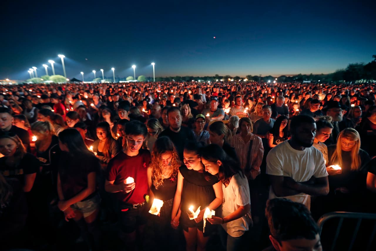 Familias de víctimas de Parkland logran acuerdo de $127.5 millones en su demanda contra el Departamento de Justicia