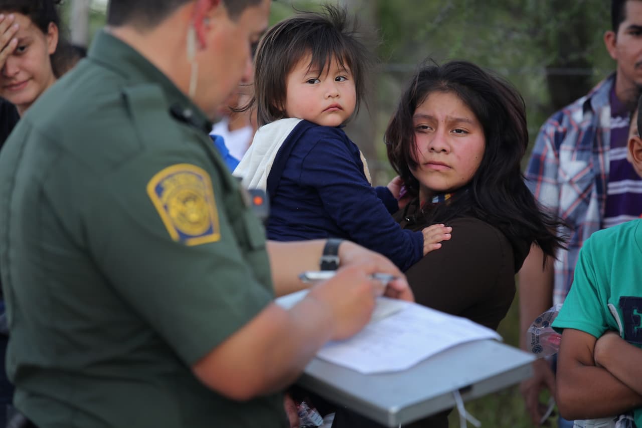 ¿Pierdo la propiedad de mi casa si Trump me deporta? Respondemos tus preguntas sobre inmigración