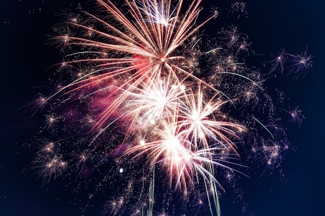 <h2 class="cms-H2-H2">American Rhapsody en Hutto</h2>
<br>
<br>Dónde: Anfiteatro Brushy Creek, ubicado en 1001 CR 137, Hutto, TX.
<br>
<br>El evento inicia a las 6:00 p.m. y culmina a las 9:30 p.m. Es gratuito y abierto al público.