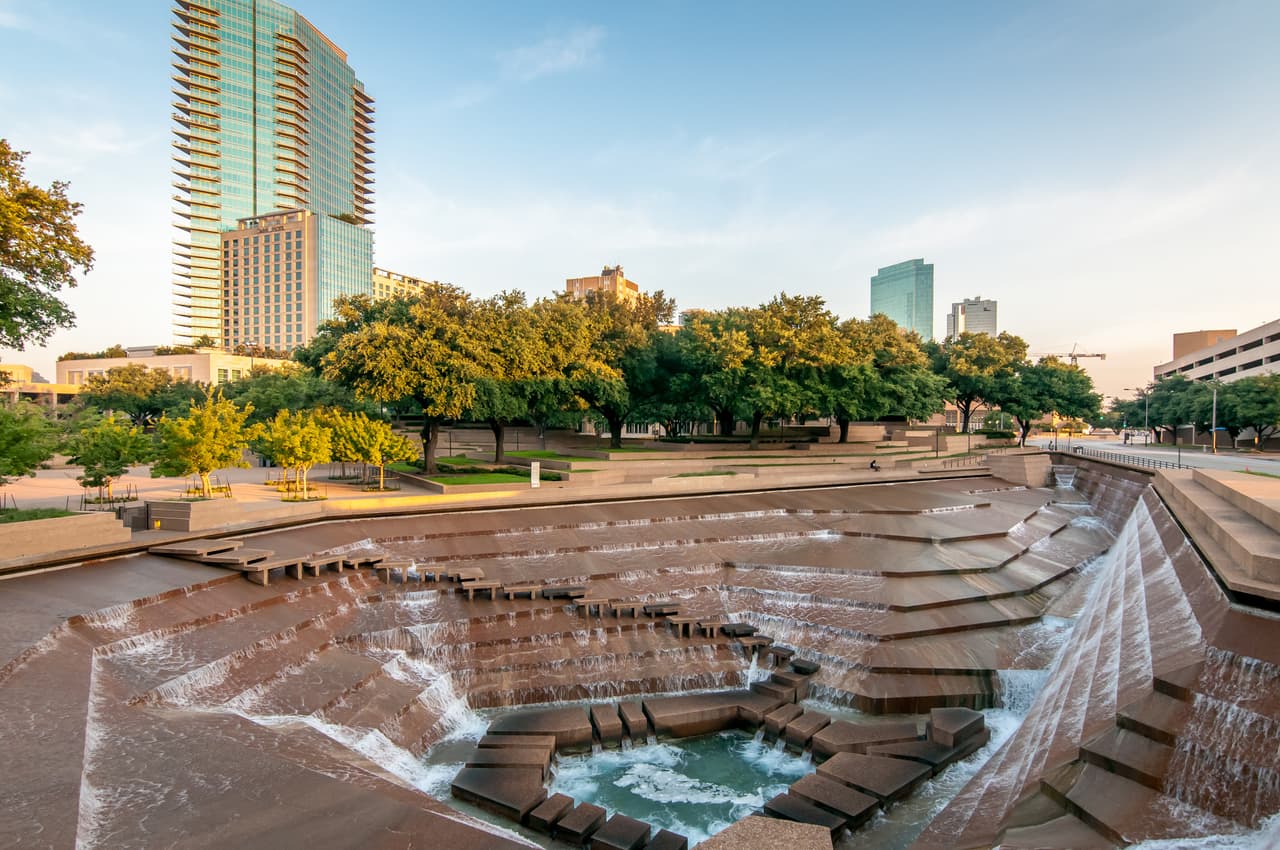 Forth Worth, vecina de Dallas, quedó séptima, con 19,942 nuevos habitantes.