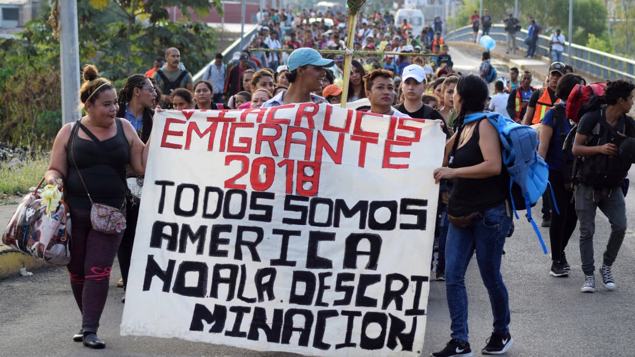 “Todos somos americanos”: el lema de 1,500 migrantes centroamericanos en un viacrucis por todo México hasta EEUU