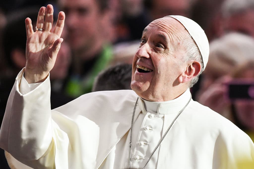 Nostradamus insistió mucho en sus escritos sobre el declive de la figura del Papa, inclusive nombrando que cuando llegara un 'Papa negro', sería el último que tendría la Iglesia Católica. Por supuesto, aún no ha ocurrido, pero algunos creen que Francisco, el actual Papa, bien podría ser el último Santo Padre.