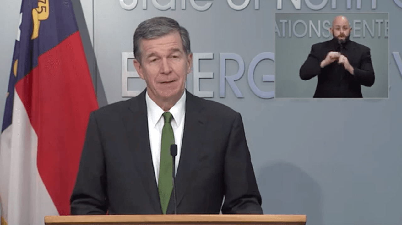 El gobernador de Carolina del Norte, Roy Cooper, dio a conocer su plan para asignar los fondos federales del Plan de Rescate Estadounidense.