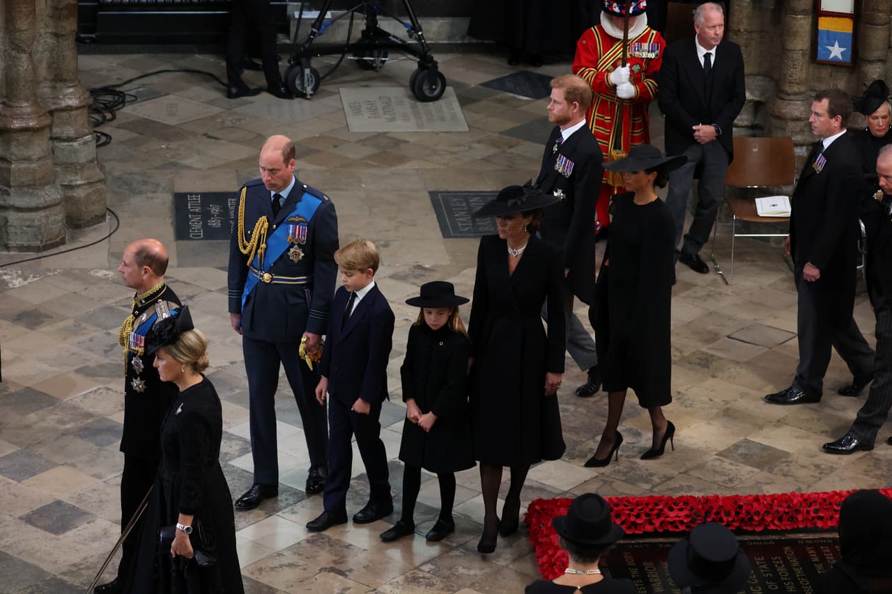 Además señaló un 
<b><a href="https://www.univision.com/famosos/meghan-markle-principe-harry-racismo-familia-real-involucrado" target="_blank">presunto "racismo" hacia su hijo Archie</a> </b>por parte de un miembro de la familia, a quien no quiso identificar. 
<br>